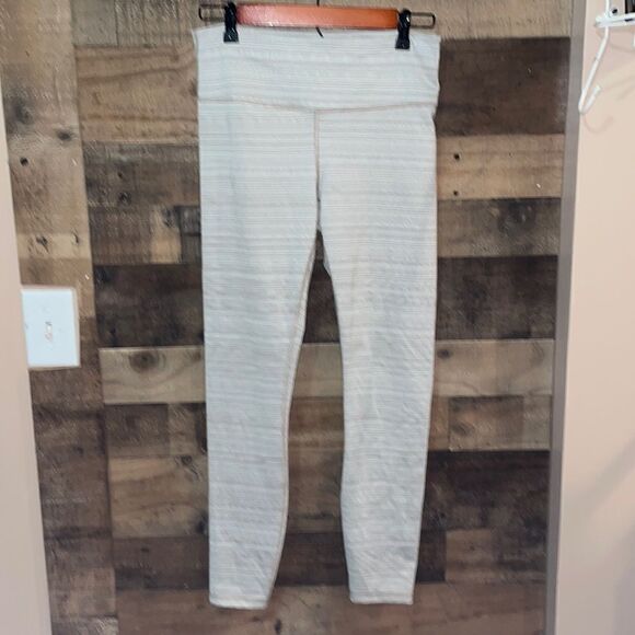 ATHLETA WHITE GOLD JACQUARD CHATURANGA 7/8 HIGH RISE TIGHT - Picture 1 of 8